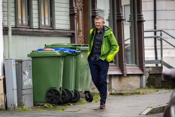 Sau khi cơ quan y tế đưa ra cảnh báo đối với Arne Bye, cảnh sát đã tiến hành điều tra vào tháng 8/2022. Hiện tại, Arne Bye đã thừa nhận 3 tội danh hiếp dâm và 35 tội danh lạm dụng quyền lực, đối mặt với mức án tối đa 21 năm tù. Tuy nhiên, hiện nam bác sĩ chưa bị giam giữ trong khi chờ phiên tòa tiếp tục.