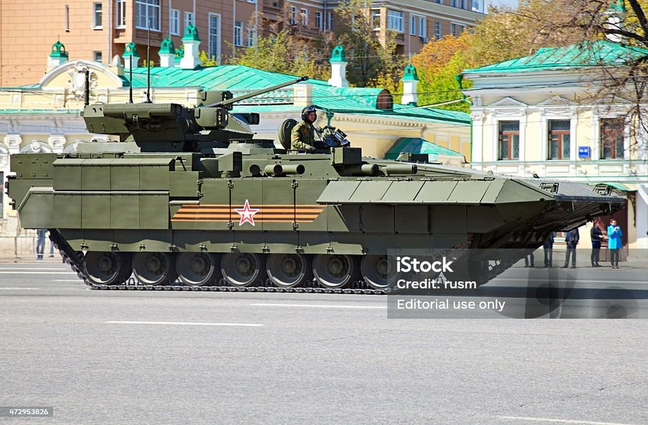 Ngoài ra bản thân nền tảng với động cơ nằm phía trước có thể được điều chỉnh để thực hiện nhiều nhiệm vụ khác nhau: lắp đặt vũ khí, thiết bị đặc biệt. Đây là phương tiện tuyệt vời cho tương lai, vì cuộc đối đầu với phương Tây, bao gồm cả NATO dự báo sẽ còn kéo dài.