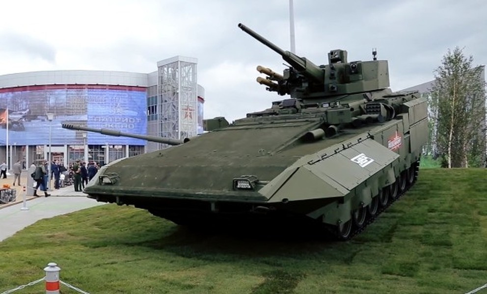 Về mặt này, T-15 của Nga tốt hơn nhiều, nó có thể nặng hơn những chiếc Puma và Lynx của Đức, nhưng lớp giáp lại có khả năng chống đạn tốt hơn hẳn so với tất cả các loại chiến xa bộ binh nước ngoài được biết đến.