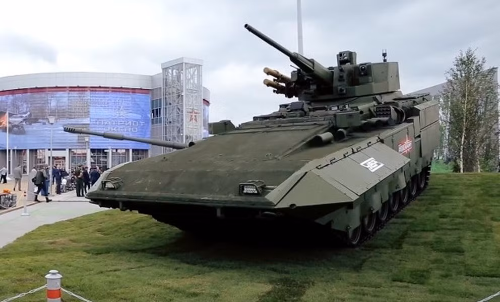 Về mặt này, T-15 của Nga tốt hơn nhiều, nó có thể nặng hơn những chiếc Puma và Lynx của Đức, nhưng lớp giáp lại có khả năng chống đạn tốt hơn hẳn so với tất cả các loại chiến xa bộ binh nước ngoài được biết đến.