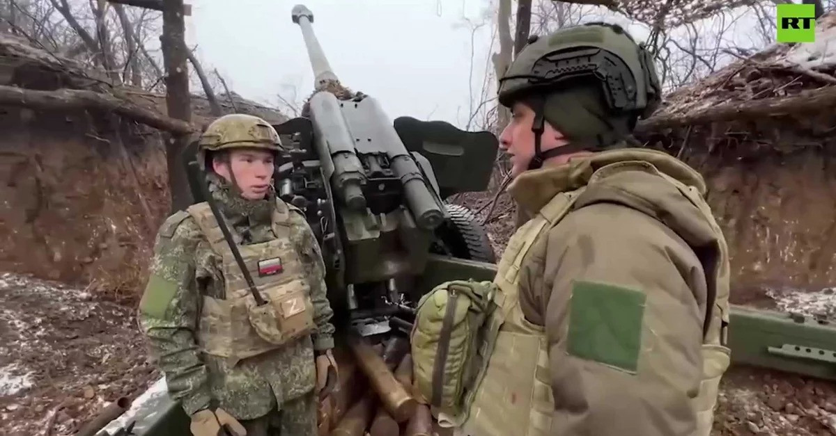 Kênh truyền hình Russia Today công bố đoạn video vào ngày 17/12, cho thấy cảnh quay về Lữ đoàn pháo binh 238 đang sử dụng lựu pháo D-74 122mm. Điều đáng chú ý là Quân đội Liên Xô/Nga đã dừng sử dụng loại pháo này từ những năm 1970. Ảnh: Army Recognition.