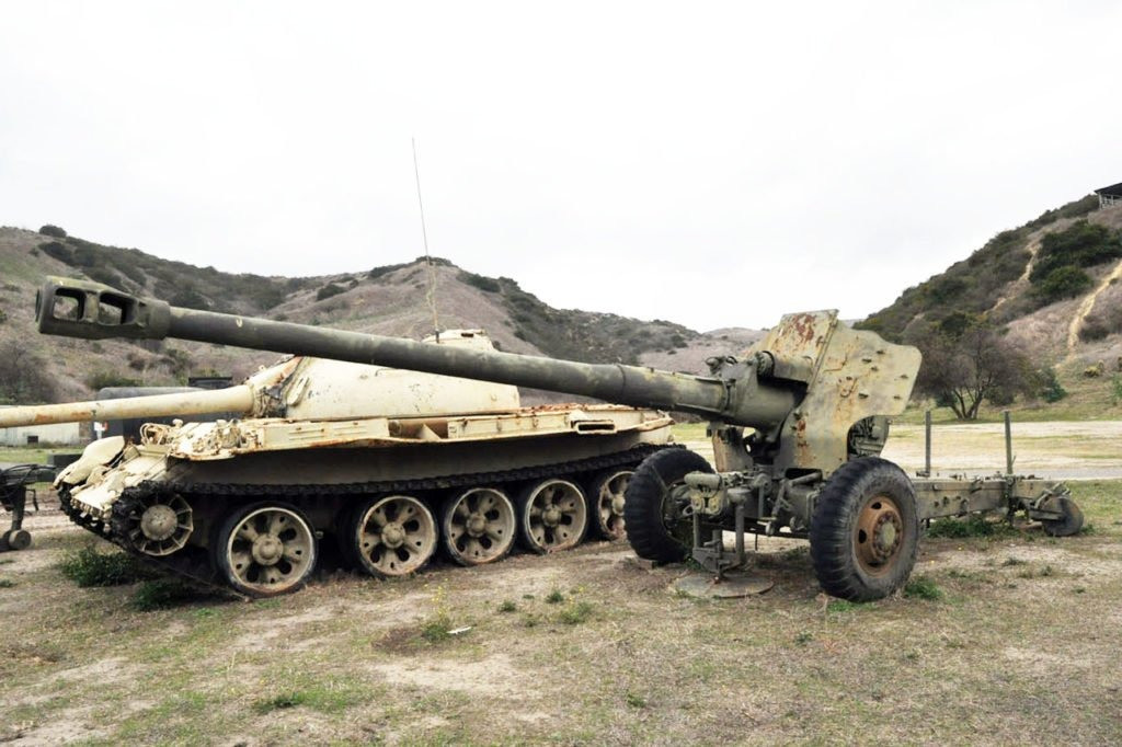 Mặc dù đã bị lạc hậu hơn rất nhiều so với các hệ thống pháo hiện đại hơn, nhưng D-74 vẫn tương thích với các công nghệ nhắm mục tiêu tiên tiến, bao gồm trinh sát hỗ trợ UAV, giúp tăng cường độ chính xác của nó.