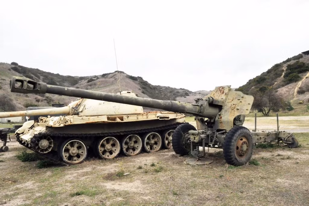 Mặc dù đã bị lạc hậu hơn rất nhiều so với các hệ thống pháo hiện đại hơn, nhưng D-74 vẫn tương thích với các công nghệ nhắm mục tiêu tiên tiến, bao gồm trinh sát hỗ trợ UAV, giúp tăng cường độ chính xác của nó.