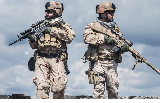 Như chính Demo Dick đã chia sẻ trong cuốn tự truyện nổi tiếng của mình “Rogue Warrior: The Explosive Autobiography of the Controversial Death-Defying Founder of the U.S. Navy’s Top Secret Counterterrorist Unit- SEAL Team Six” (Tạm dịch: “Rogue Warrior: Hồi ký của người sáng lập lực lượng đặc nhiệm SEAL Team 6 của Hải quân Mỹ táo bạo và gây tranh cãi”) như sau: