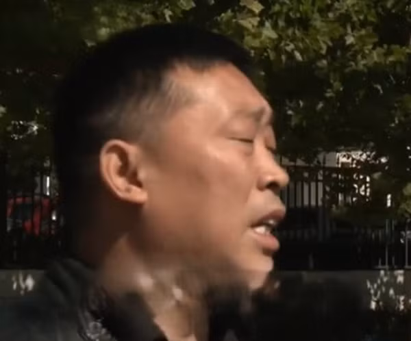 Trước những phản ánh của gia đình bé gái, phía bệnh viện đã đưa ra lời giải thích rằng trong quá trình phẫu thuật, bác sĩ đã phát hiện ra mắt trái của bé gái cũng có u nang và việc phẫu thuật mắt trái cũng phù hợp với quy trình y tế, có có sơ sót nào.