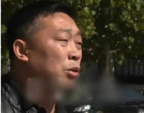 Trả lời phỏng vấn, anh Trương cũng cho biết, gia đình vô cùng hoang mang, sợ hãi và bức xúc khi bác sĩ không hề trao đổi với gia đình đã tự ý mổ thêm mắt trái của con gái anh.