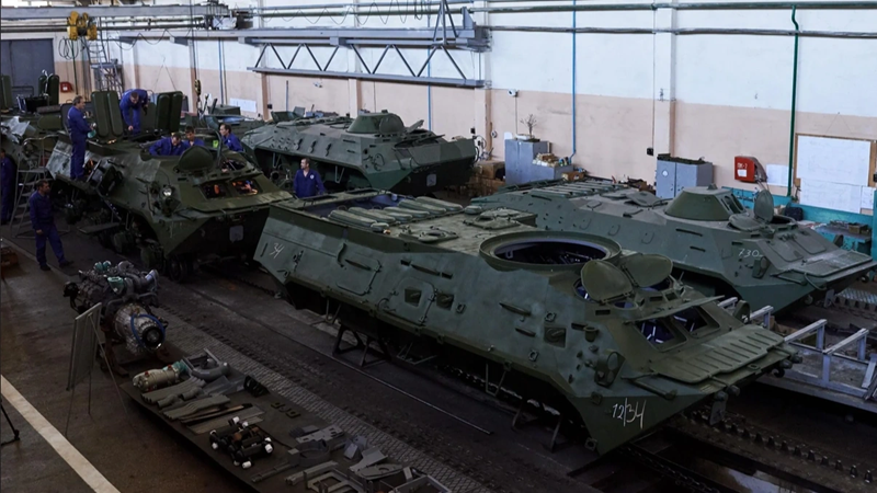 Mặc dù một số thông tin đã được hãng thông tấn Nga phản hồi, hiện vẫn chưa rõ liệu những chiếc xe tăng được vận chuyển từ Đức sang Ukraine có chứa các công nghệ nhạy cảm hơn so với những xe tăng được sản xuất để xuất khẩu sang các quốc gia khác hay không. Ảnh: Getty Images.