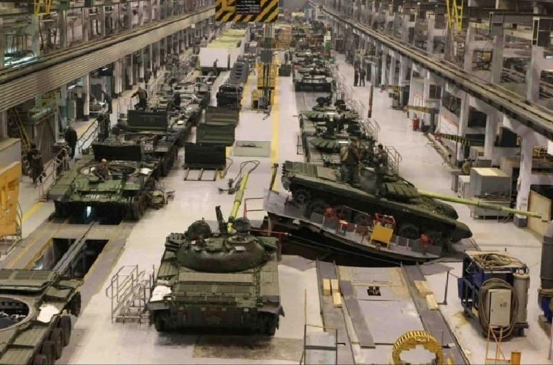 Nhà máy này đã sản xuất hơn 100.000 xe tăng. Ngoài ra, nhà máy còn tham gia sản xuất các mẫu xe tăng hiện đại nhất của Nga như T-90M, T-14 Armata và nâng cấp T-72B3M. Ảnh: Bulgarian Military.