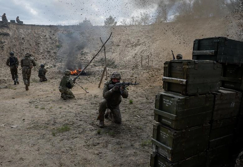 Ông Butusov tuyên bố rằng, Quân đội Ukraine đã từ bỏ tuyến phòng thủ gần Pokrovsk mà không hề giao tranh, cụ thể là khu định cư Shevchenko. Theo ông, tại đây đã xây dựng một khu vực phòng thủ trọng yếu và kiên cố, tiêu tốn hàng chục triệu hryvnia (đồng tiền của Ukraine). Ảnh: Reuters.