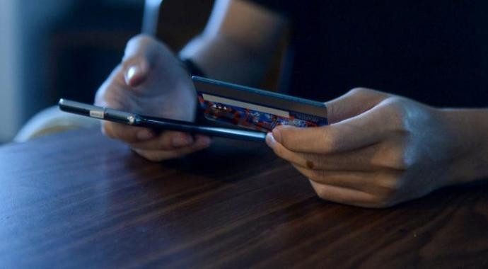 Tuy nhiên, ngay từ những thông tin ban đầu, các điều tra viên đã nhận thấy nhiều điểm bất thường. Thứ nhất, việc xác minh danh tính thẩm phán họ Sư gặp nhiều khó khăn, không tìm thấy bất kỳ thông tin nào trùng khớp.