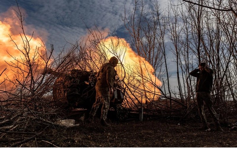 Đồng thời, sau khi vượt qua sông Volchya, các lực lượng Nga đang chiến đấu ở vùng ngoại ô phía tây bắc của Kurakhove. Ngoài hướng tây, quân Nga đã tiến vào trung tâm thành phố từ phía đông và đông bắc, trong khi ở phía nam, họ cách ngoại ô chỉ khoảng 1,5 km. Ảnh: The Telegraph.