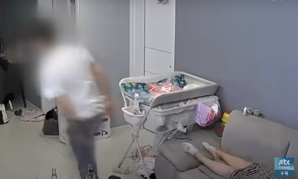 Người phụ nữ cho biết, vào thời điểm đó cô đã say đến mức không biết gì. Sau sự việc, cặp vợ chồng bạn cũng không có bất kỳ phản ứng hay lời giải thích nào.