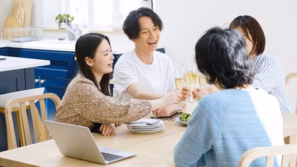 Tổ chức tiệc tân gia, vợ đau đớn phát hiện chuyện động trời To chuc tiec tan gia, vo dau don phat hien chuyen dong troi