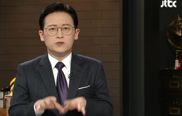 Theo thông tin của đài JTBC, vụ việc xảy ra cách đây không lâu. Người phụ nữ này cho biết cô có mối quan hệ rất thân thiết với cặp vợ chồng bạn, đặc biệt sau khi cô sinh con bốn tháng trước, hai gia đình thường xuyên chia sẻ kinh nghiệm nuôi dạy con cái, từ đó càng trở nên gần gũi hơn.