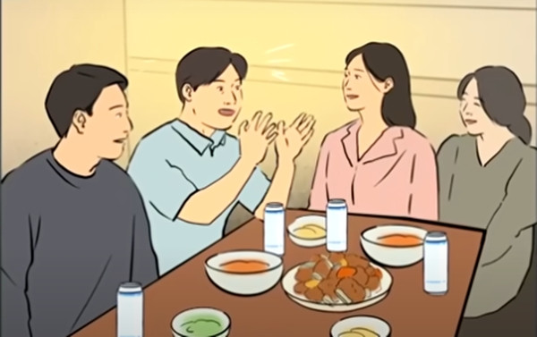 Đến sáng hôm sau, cô vô tình thấy chồng mình đang lén lút kiểm tra và cố gắng xóa một số đoạn video từ camera giám sát. Điều này khiến cô sinh nghi và quyết định kiểm tra lại dữ liệu.