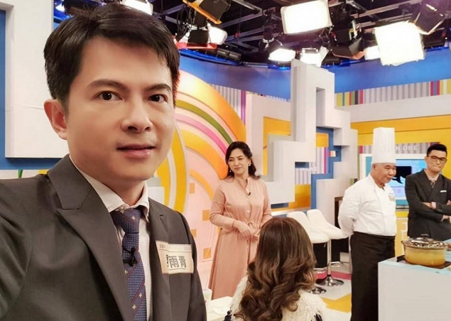 Vào năm 2014, cô Tiêu phát hiện chồng mình, lúc đó đã làm việc tại Khoa Gia đình, gửi hoa cho Trần Mạn Linh, khi đó còn là nhân viên bán hàng của một công ty dược phẩm. Ban đầu, cô Tiêu không quá để ý, cho đến khi Trần Mạn Linh liên tục gửi tin nhắn và những bức ảnh khiêu khích, khiến chuyện ngoại tình bị phanh phui. Lúc này, thái độ của Lý Vũ Thanh càng làm cho cô Tiêu tuyệt vọng.