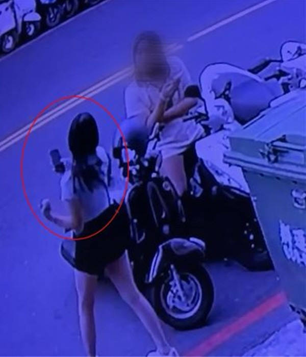 Tuy nhiên, người đàn ông vẫn tỉnh táo để biết rằng dù có trả tiền, cơ hội con gái trở về vẫn mong manh. Gia đình chỉ biết khẩn thiết cầu cứu chính quyền vào cuộc.