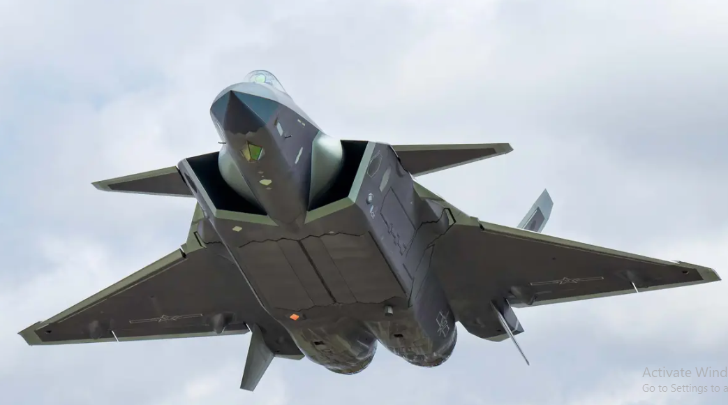 J-20 được cho là tận dụng công nghệ đánh cắp từ F-35, đang dần thay thế các máy bay cũ của Trung Quốc và trở thành một lực lượng đáng gờm.
