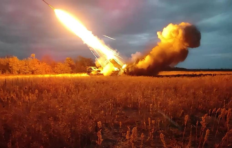 Tuy nhiên, sau khi phân tích những thiệt hại khủng khiếp tại nhà máy Yuzhmash, các chuyên gia từ Trung tâm Nghiên cứu Chiến lược và Quốc tế (CSIS) đã kết luận, ngay cả khi đầu đạn của Oreshnik không có thuốc nổ, chúng vẫn có thể gây ra thiệt hại khổng lồ. Ảnh: TASS.