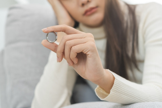 Cô Thạch đề nghị trả cho cô Dương 1,2 triệu nhân dân tệ (tương đương khoảng 4,1 tỷ đồng) để đổi lấy việc cô Dương đồng ý ly hôn. Không chỉ nói miệng, cô Thạch còn chuyển khoản ngay số tiền này cho cô Dương.