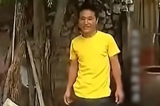 Theo lời kể của Đường Giang Sơn, vợ chồng họ Đường biết được rằng trong "kiếp trước", con trai qua đời do bị đánh chết bằng dao và giáo vào năm 1967 vì xảy ra xung đột với người làng khác. Đường Giang Sơn còn chỉ vào bụng mình và nói rằng kiếp trước cậu bị thương ở đây và để lại một vết sẹo. Điều này khiến cha mẹ của cậu bé hoang mang. Cùng với sự van nài của cậu, họ quyết định đưa cậu đến làng Hoàng Ngọc ở Đam Châu để tìm hiểu sự thật, xem liệu con mình có thực sự nói dối hay có chuyện kỳ lạ xảy ra.