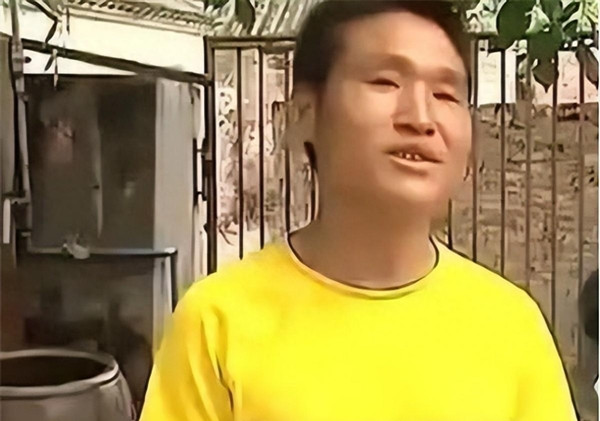 Nhưng cậu bé vẫn luôn khóc và nói rằng vợ chồng nhà họ Đường không phải là cha mẹ ruột của mình, cha ruột của cậu sống ở làng Hoàng Ngọc, thành phố Đam Châu và tên là Trần Tán Anh, cậu bé cũng không phải tên là Đường Giang Sơn mà tên thật là Trần Minh Đạo.