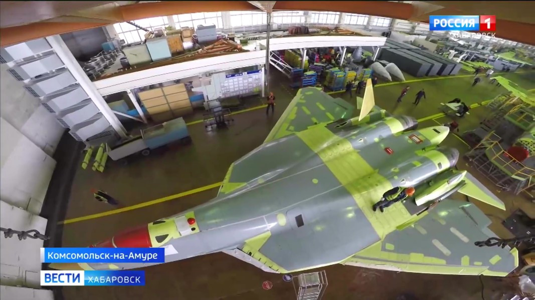 Ngoài ra theo cách tương tự, một số chuyên gia được đào tạo ở nước ngoài, sau đó đã quay trở lại làm việc tại các doanh nghiệp sản xuất máy bay của Nga, họ chịu trách nhiệm bảo dưỡng chiến đấu cơ và quản lý trang thiết bị nước ngoài cung cấp.