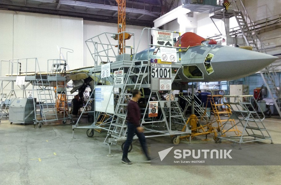 Dây chuyền sản xuất tiêm kích Su-57 Felon tiên tiến nhất của Nga phụ thuộc vào việc nhập khẩu linh kiện vi điện tử của phương Tây, nếu thiếu những thiết bị này thì việc lắp ráp là không thể.