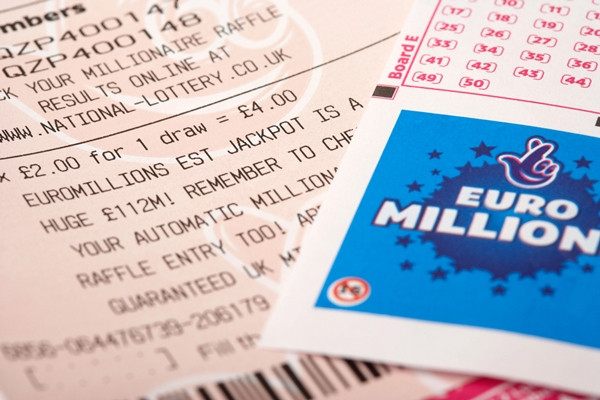 Việc lựa chọn bộ số này không chỉ là một quyết định ngẫu hứng mà còn là một sự tưởng nhớ, một cách để anh bày tỏ tình cảm sâu đậm dành cho người vợ đã khuất. Tối ngày 16/11, kết quả xổ số được công bố. Big Money D không thể tin vào mắt mình khi thấy bộ số mình chọn trùng khớp với bộ số trúng giải độc đắc.