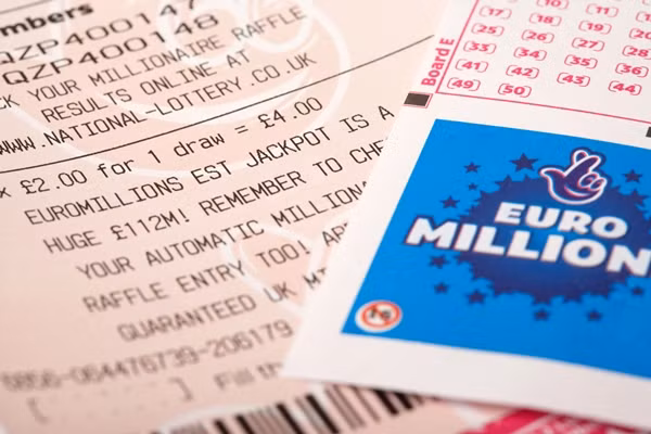 Việc lựa chọn bộ số này không chỉ là một quyết định ngẫu hứng mà còn là một sự tưởng nhớ, một cách để anh bày tỏ tình cảm sâu đậm dành cho người vợ đã khuất. Tối ngày 16/11, kết quả xổ số được công bố. Big Money D không thể tin vào mắt mình khi thấy bộ số mình chọn trùng khớp với bộ số trúng giải độc đắc.