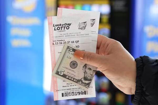 Thông tin này nhanh chóng lan truyền trên các phương tiện truyền thông, thu hút sự chú ý của công chúng không chỉ bởi con số giải thưởng ấn tượng mà còn bởi câu chuyện đằng sau những con số may mắn đó.