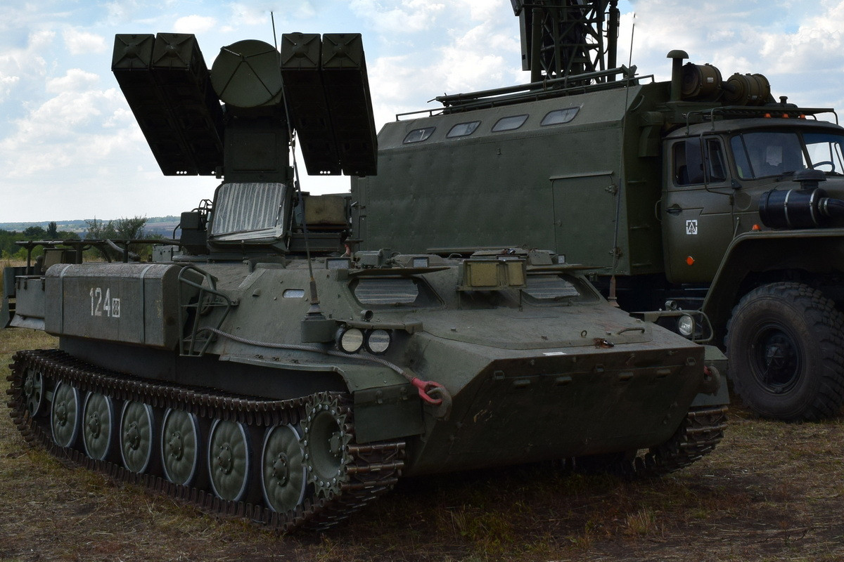 Hình ảnh radar Podlet-K1 bị phiến quân chiếm giữ đã xuất hiện trên mạng xã hội ngày 4/12. Dù thời gian và bối cảnh cụ thể chưa được xác minh, nhưng việc radar bị chiếm giữ nguyên vẹn đặt ra một loạt vấn đề nghiêm trọng.