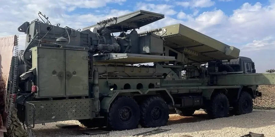 Hệ thống này không chỉ hoạt động độc lập mà còn có thể tích hợp với các mạng lưới phòng không đa tầng, lấp đầy khoảng trống trong vùng phát hiện của các hệ thống phòng không tầm xa.