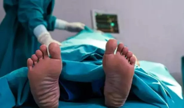 Phó Giám đốc Văn phòng Luật sư Trạch Cận Hà Nam, ông Phó Kiến, đã bình luận về vụ án này: "Việc phát kẹo cưới là một phong tục truyền thống, không có gì sai trái. Không có bằng chứng nào cho thấy có hành vi bất cẩn hoặc gây nguy hiểm từ phía chú rể hay khách sạn". Ông nhấn mạnh rằng, trách nhiệm chính về sự an toàn của ông Vương thuộc về bản thân ông và gia đình ông.