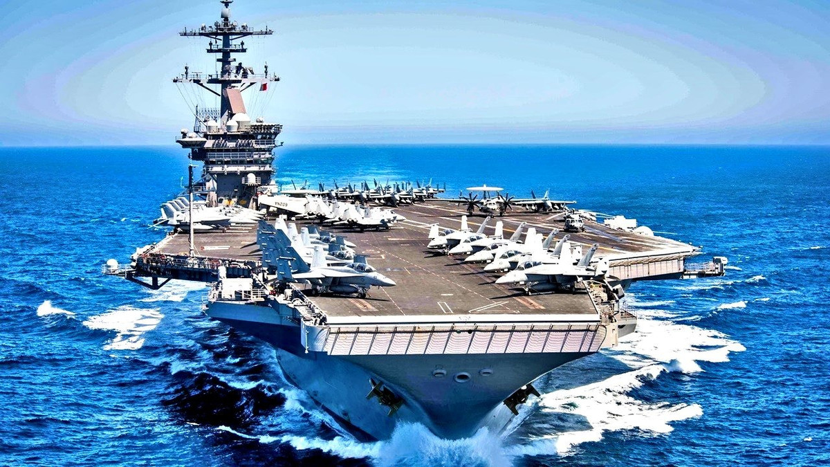 Sau khi các mô-đun được xây dựng độc lập, chúng được nâng lên vị trí và hàn lại với nhau. Việc xây dựng một con tàu với kết cấu mô-đun đòi hỏi cần cẩu giàn lớn, mỗi cần cẩu có khả năng nâng được 900 tấn. Ảnh: The National Interest.