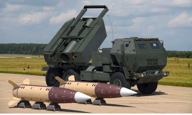 Khi Mỹ rút từ kho dự trữ một lượng vũ khí ngày càng lớn để hỗ trợ quân đội đồng minh như Ukraine, Israel, kho vũ khí của Mỹ đang dần trở nên cạn kiệt. Điều đáng lo ngại hơn là với cuộc khủng hoảng công nghiệp quốc phòng hiện tại, một khi kho vũ khí bị rút sạch, ngành công nghiệp quốc phòng Mỹ khó có thể tái bổ sung kịp thời để đáp ứng nhu cầu quân sự.