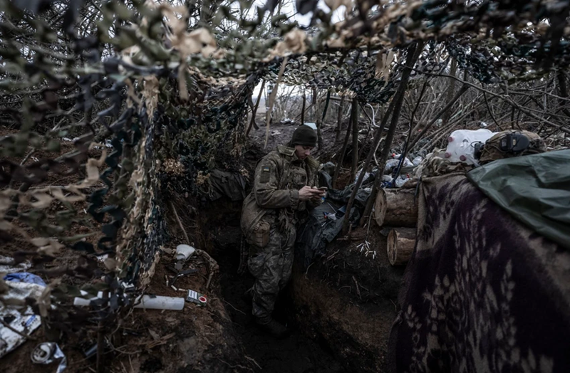 Theo phát ngôn viên Quân đội Ukraine Vladyslav Voloshyn, 3 vị trí phòng thủ chính xung quanh Pokrovsk đã lần lượt rơi vào tay Quân đội Nga. Lực lượng đặc nhiệm Nga thậm chí đã từng thâm nhập vào bên trong thành phố để thực hiện nhiệm vụ trinh sát, điều này càng gia tăng áp lực phòng thủ cho Quân đội Ukraine. Ảnh: Wall Street Journal.