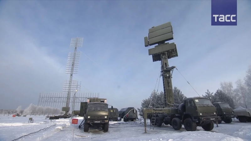 Vì thiết bị không bị phá hủy hoàn toàn hoặc chôn vùi hoàn toàn, nên dẫn đến việc trang bị quân sự cao cấp này rơi vào tay đối phương. Tình huống này đã phơi bày rõ ràng sự thiếu sót trong chỉ huy và phối hợp của quân đội Chính phủ Syria khi đối mặt với các cuộc tấn công bất ngờ. Ảnh: TASS.