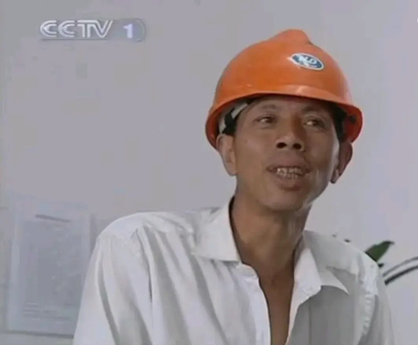 Không còn lựa chọn nào khác, Ông Trường Hoa buộc phải liên lạc với Trần Bảo Tân, người chồng mà Trần Kim Đệ đã bỏ rơi suốt 14 năm. Mặc dù đau lòng và bị phản bội, Trần Bảo Tân vẫn quyết định giúp đỡ vợ mình. Anh đưa tiền để cô có thể phẫu thuật, sau đó còn dự định đưa cô trở về nhà, đoàn tụ với con gái.