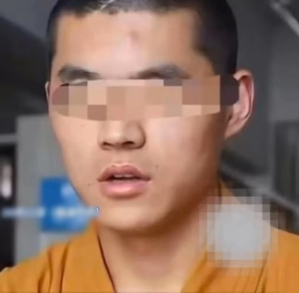 Vụ việc đang gây xôn xao dư luận, đặt ra nhiều câu hỏi về đạo đức và trách nhiệm cá nhân trong xã hội hiện đại. Nhiều ý kiến cho rằng cần có biện pháp quản lý chặt chẽ hơn đối với các khóa học tại các cơ sở tôn giáo để tránh những sự cố tương tự trong tương lai. Trong ảnh là nhà sư có liên quan trước khi xảy ra sự việc.