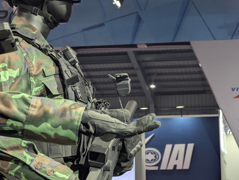 UAV trinh sát mini được tích hợp.