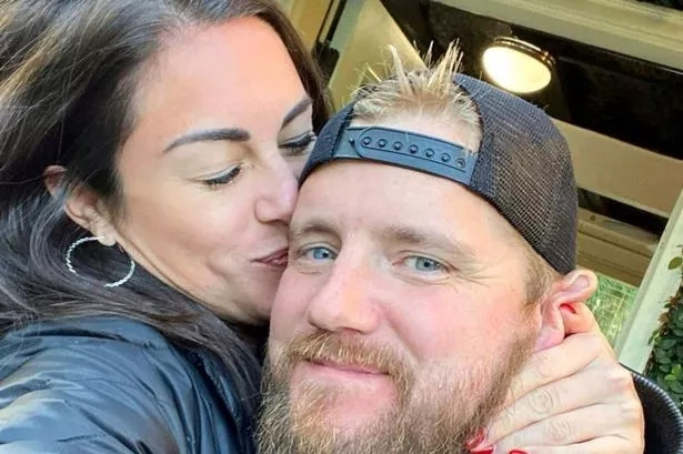 Trong phiên tòa, Aric đã nghẹn ngào kể lại giây phút cuối cùng bên cạnh người vợ yêu dấu: "Trên xe golf, cô ấy nói với tôi rằng cô ấy không muốn đêm nay kết thúc. Tôi đã hôn lên trán cô ấy và điều tiếp theo tôi nhớ là mình tỉnh dậy ở bệnh viện".