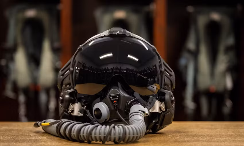 Phi công Su-57 được trang bị mũ nhìn xuyên thấu máy bay - Hình 11 Phi cong Su-57 duoc trang bi mu nhin xuyen thau may bay-Hinh-11