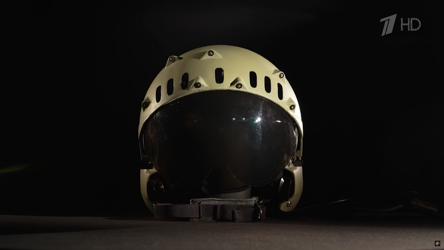 Trong các phiên bản nâng cấp tương lai, thông tin sẽ được hiển thị trực tiếp lên kính mũ. Điều này giúp phi công nắm bắt tình hình nhanh hơn. Ảnh: Secret Projects Forum.