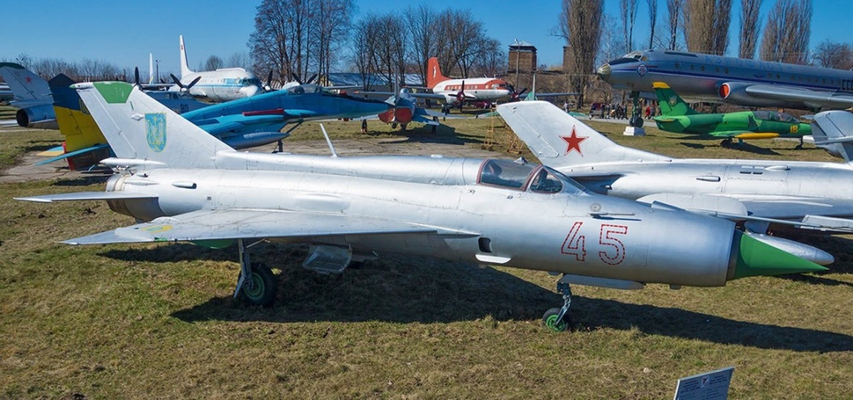 Theo nhận xét, MiG-21 có thể hoán cải thành bia bay điều khiển từ xa hoặc thậm chí là tên lửa hành trình tấn công mặt đất (UAV cảm tử), nhưng cách làm này có những ưu và nhược điểm riêng và cần phải được cân nhắc kỹ lưỡng.