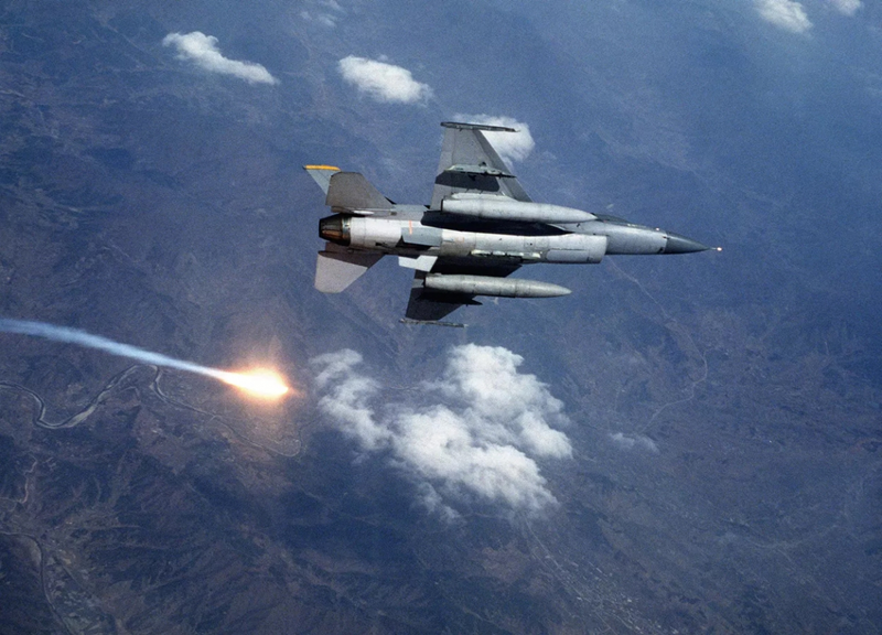 Cùng lúc đó, đồng chủ tịch Hội đồng Điều phối của Nga về hội nhập các vùng lãnh thổ mới, ông Vladimir Rogov, cho biết, một chiếc máy bay F-16 của Ukraine đã bị Quân đội Nga bắn hạ khi cố gắng tấn công Zaporizhzhia. Chiếc máy bay này đang chuẩn bị phóng tên lửa nhưng đã bị bắn hạ trước khi kịp thực hiện. Ảnh: CC0.