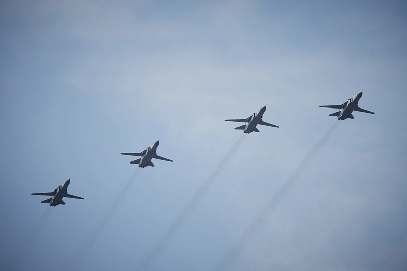 Sau một thời gian dài im ắng, máy bay chiến đấu F-16 của Quân đội Ukraine cuối cùng đã bắt đầu hành động. Theo trang Topwar ngày 26/12, cơ quan giám sát của Nga phát hiện không quân Ukraine điều động 12 máy bay chiến đấu hướng đến chiến trường miền đông Ukraine. Ảnh: Văn phòng Tổng thống Ukraine.