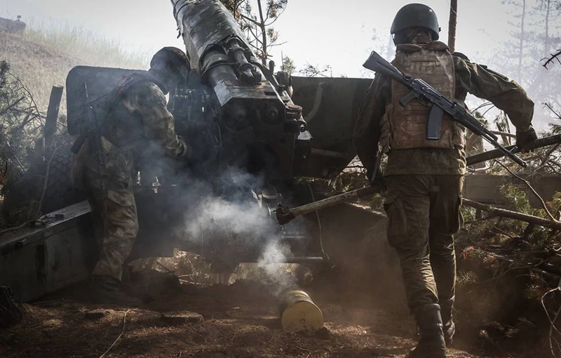 Đồng thời, Quân đội Nga tiếp tục tiến công từ khu vực Kruglennoye về hướng Malaya Loknya. Quân đội Ukraine đã tập trung một lượng lớn binh lực và trang bị tại đây, khiến hai bên rơi vào các trận chiến căng thẳng, tiêu hao nhiều sức lực. Ảnh: TASS.