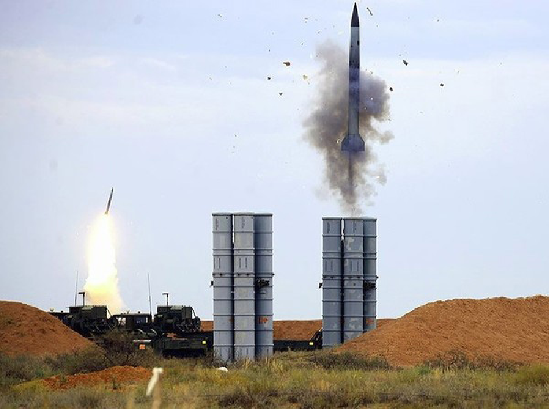 Theo truyền thông Nga, chiếc F-16 này chuẩn bị phóng tên lửa do Anh sản xuất, có thể là tên lửa Storm Shadow, từ vị trí ở phía đông bắc Zaporizhzhia. Một số nguồn tin từ phía Nga cho biết, chiếc F-16 có thể đã bị bắn hạ bởi hệ thống phòng không S-300 hoặc S-400, nhưng cũng có thông tin cho rằng nó bị bắn hạ bởi máy bay chiến đấu Su-57. Ảnh: Bộ Quốc phòng Nga.