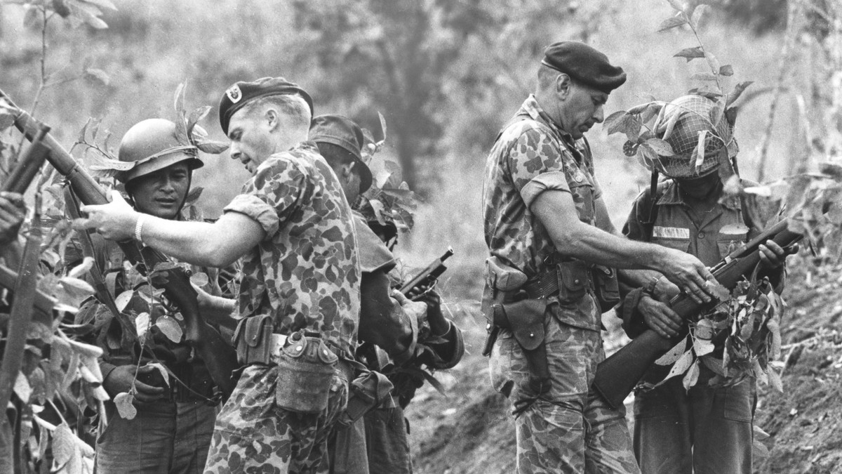 Khoá tuyển chọn diễn ra trong 24 ngày, gồm nhiều nhóm bài tập huấn luyên khắc nhiệt khác nhau: hành quân dã chiến, chạy đa cự li, vượt chướng ngại vật, định hướng và dò đường, ứng biến và giải quyết vấn đề, làm việc nhóm. Đặc điểm chung của tất cả các bài tập là đặt ứng viên dưới áp lực cao.